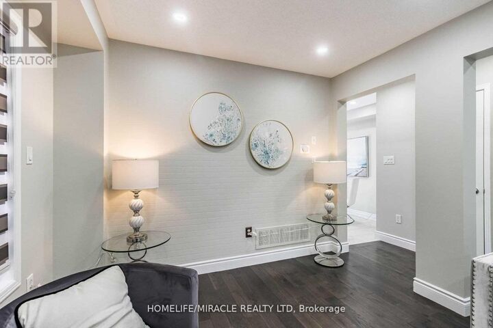 Property Photo:  17 Roadmaster Lane Upper  ON L7A 3A9 