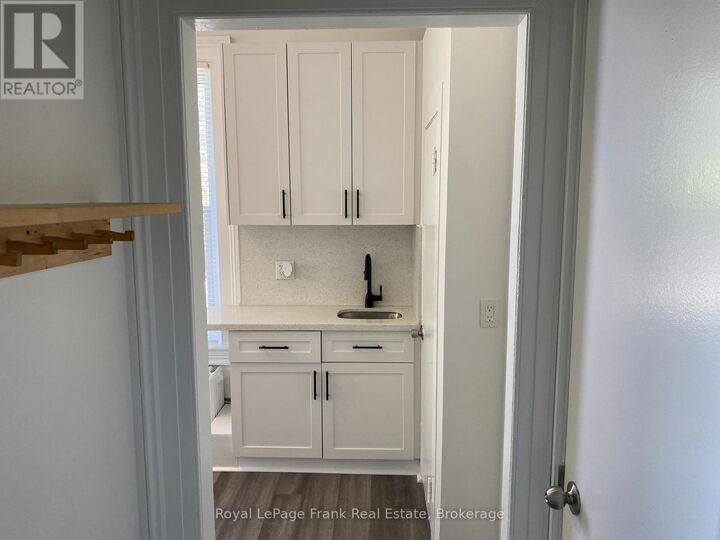 Property Photo: 859 Dundas Street West 9 ON L1N 2N6