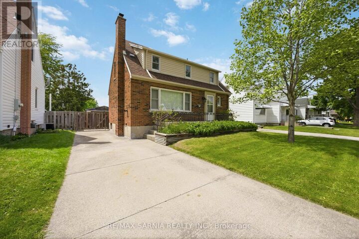 Property Photo: 371 Mack Avenue ON N7T 3P7