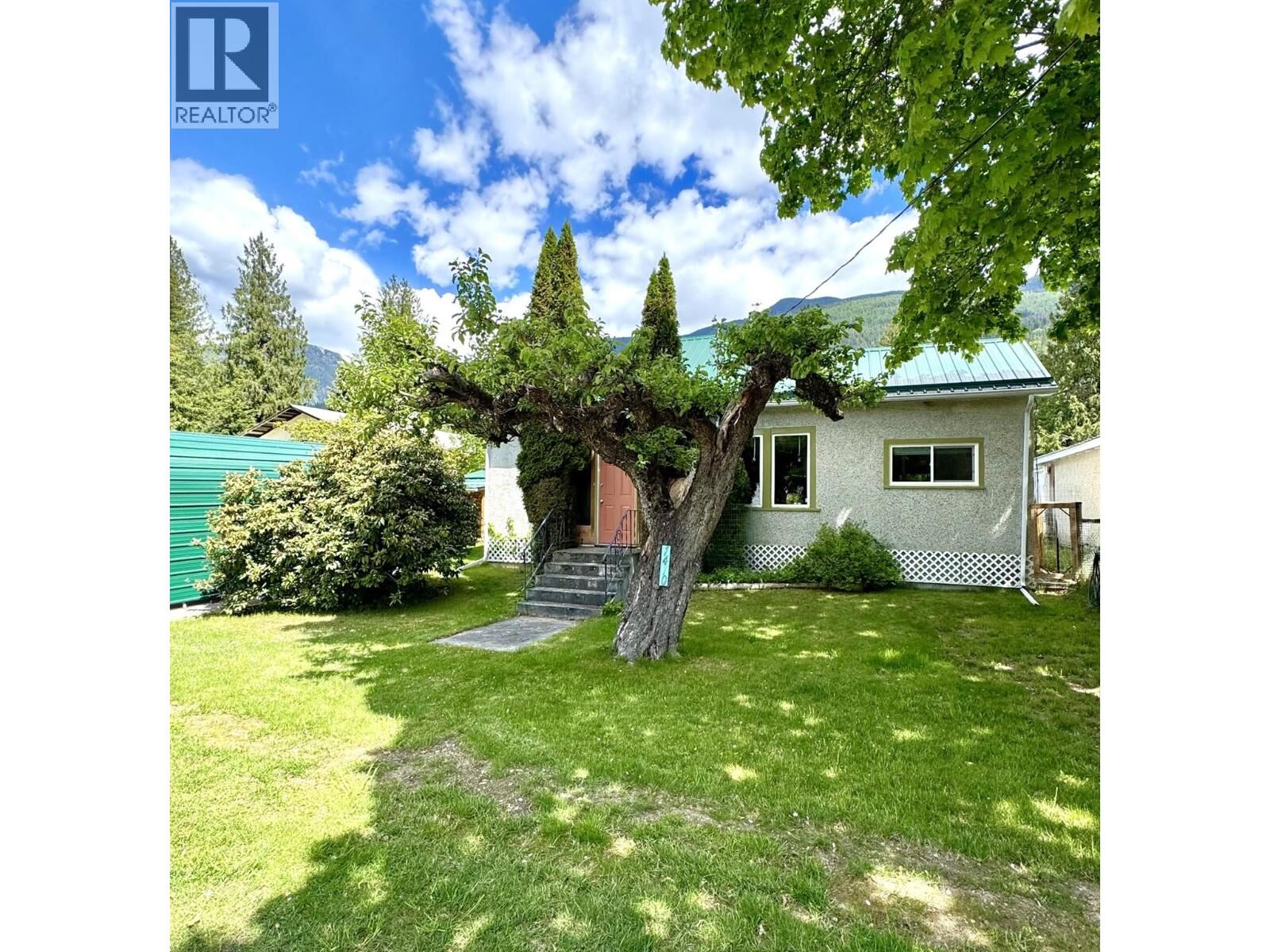 Property Photo:  1410 Eastman Avenue  BC V0B 2B0 