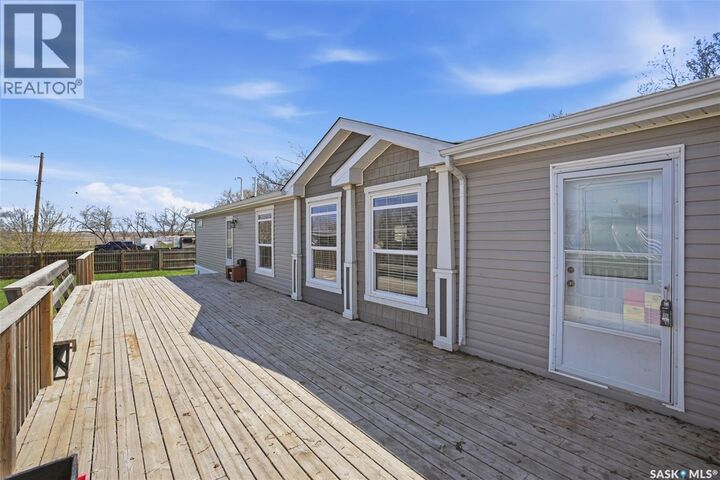 Property Photo:  533 3rd Avenue  SK S0K 4Y0 
