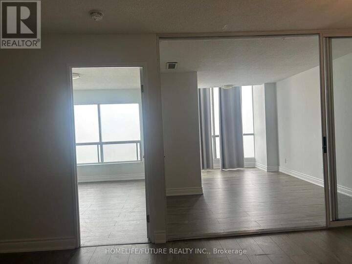 Property Photo:  2550 Lawrence Avenue 2209  ON M1P 4Z3 