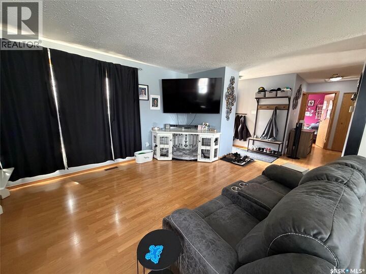 Property Photo:  217 4th Avenue E  SK S0J 2M0 