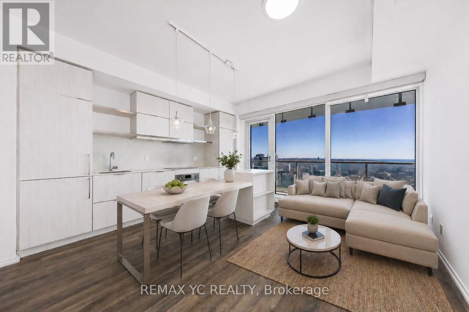 Property Photo:  197 Yonge Street 4404  ON M5B 0C1 