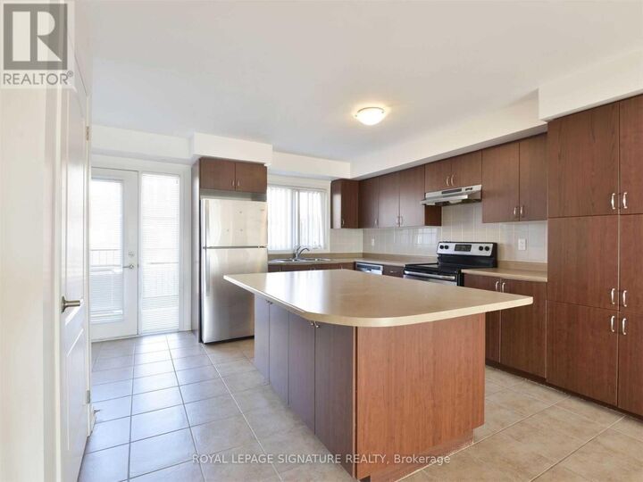 Property Photo:  3135 Boxford Crescent 6  ON L5M 0X1 