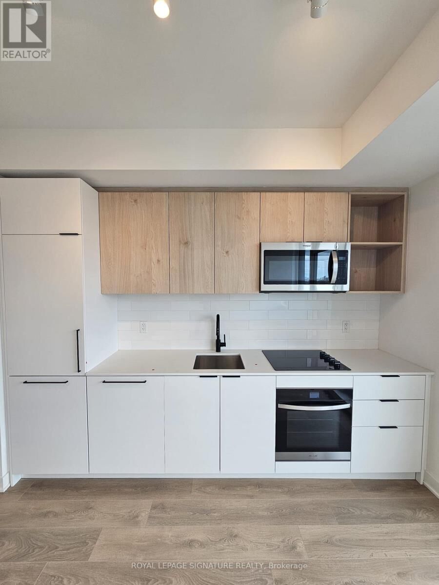 Property Photo: 1185 Dupont Street 1911 ON M6H 0G5