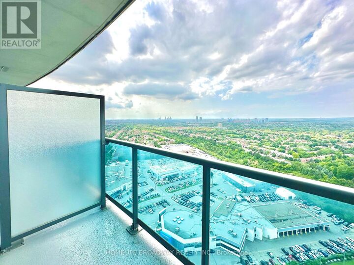 Property Photo:  7161 Yonge Street 2833  ON L3T 0C8 