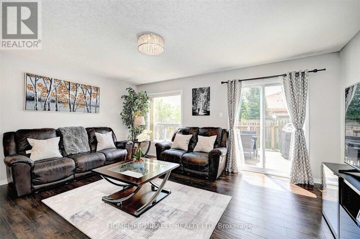 Property Photo:  130 Upper Mercer Street  ON N2A 4N2 