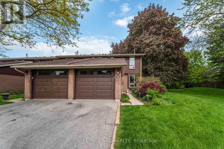 Property Photo:  122 Lakeshore Road 40  ON L2N 6N6 