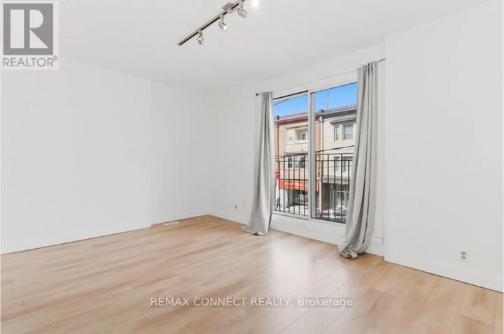 Property Photo: 401 Roncesvalles Avenue 2nd Floor ON M6R 2N1