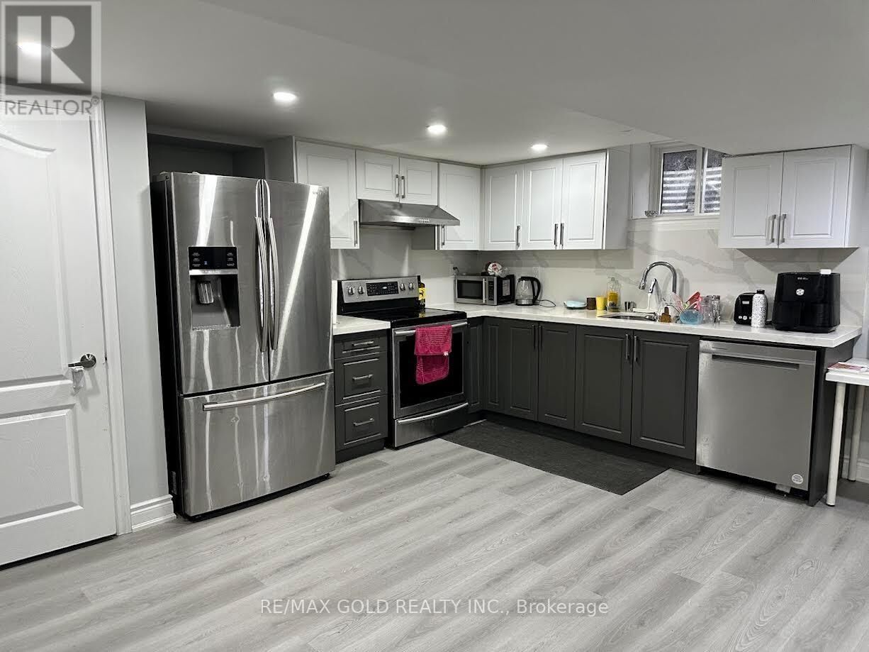 Property Photo: 73 Snow Leopard Court ON L6R 2L7
