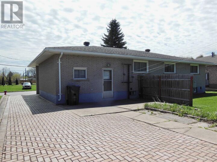 Property Photo:  556 Connaught Ave  ON P6C 2E2 