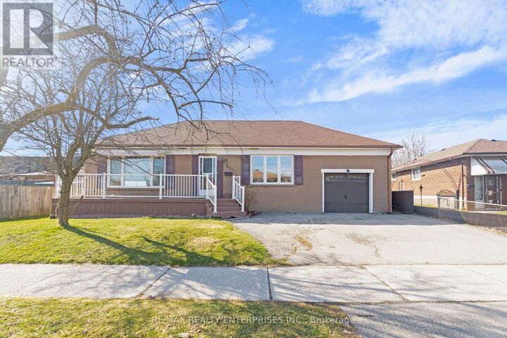 Property Photo:  951 Atwater Avenue  ON L5E 1M4 