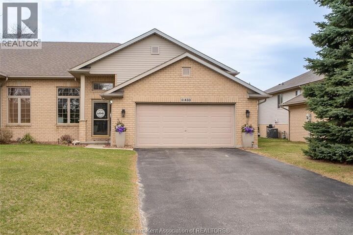 Property Photo:  433 Keil Trail North  ON N7L 5R2 