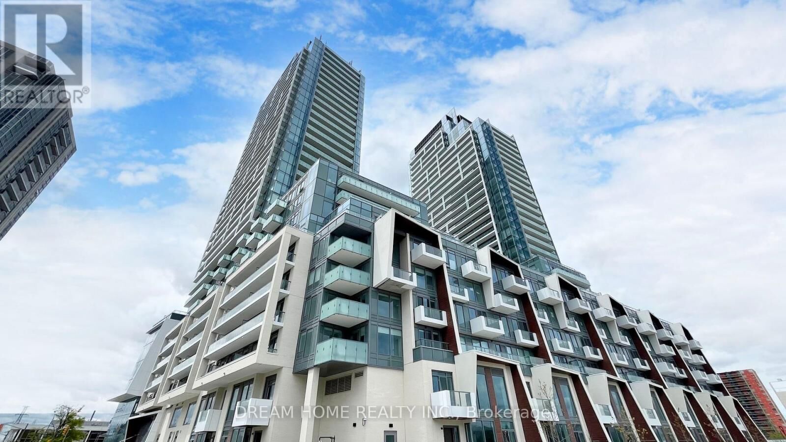 Property Photo:  7 Golden Lion Heights N1602  ON M2M 0C1 