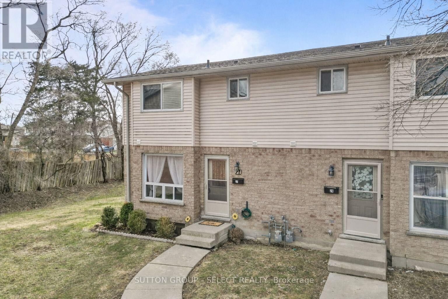 Property Photo: 757 Wharncliffe Road 27 ON N6J 2N7