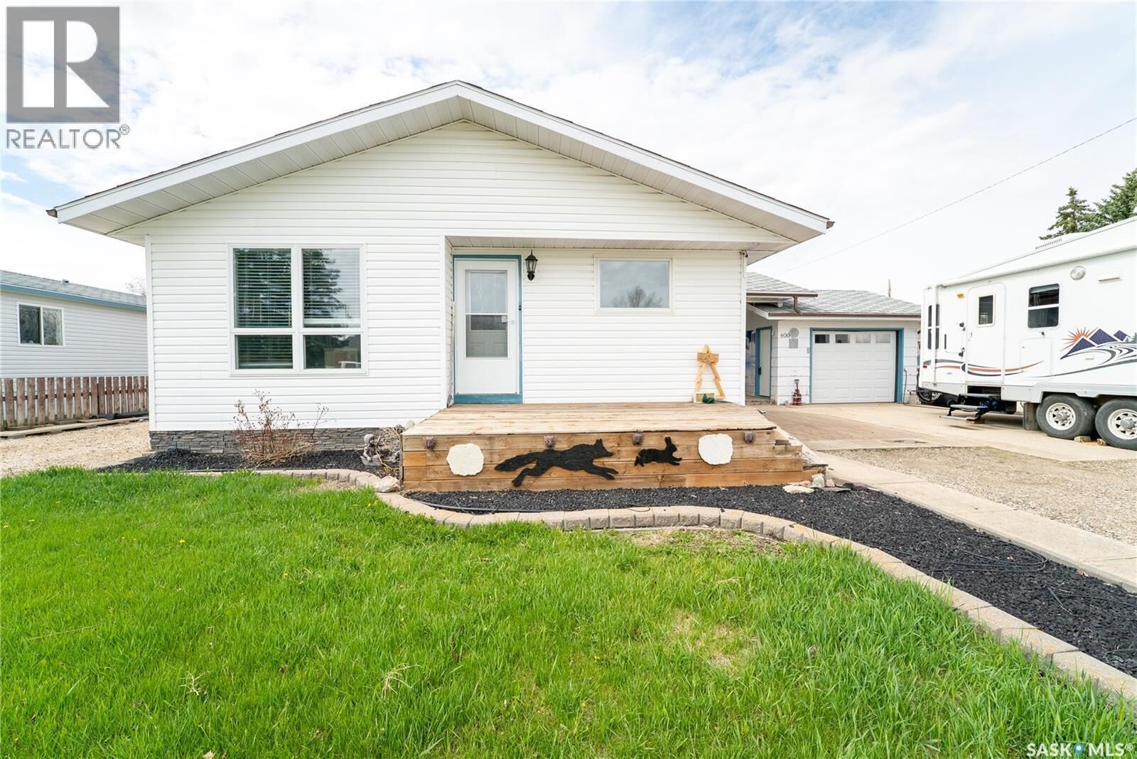 Property Photo:  406 Walter Scott Avenue  SK S0G 2E0 