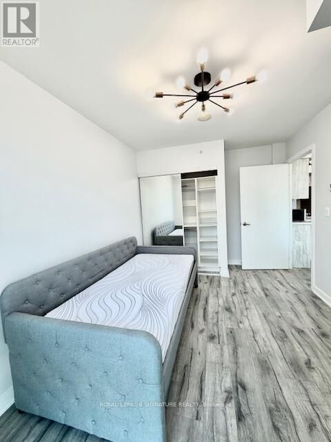 Property Photo:  5740 Yonge Street 1401  ON M2M 0B1 