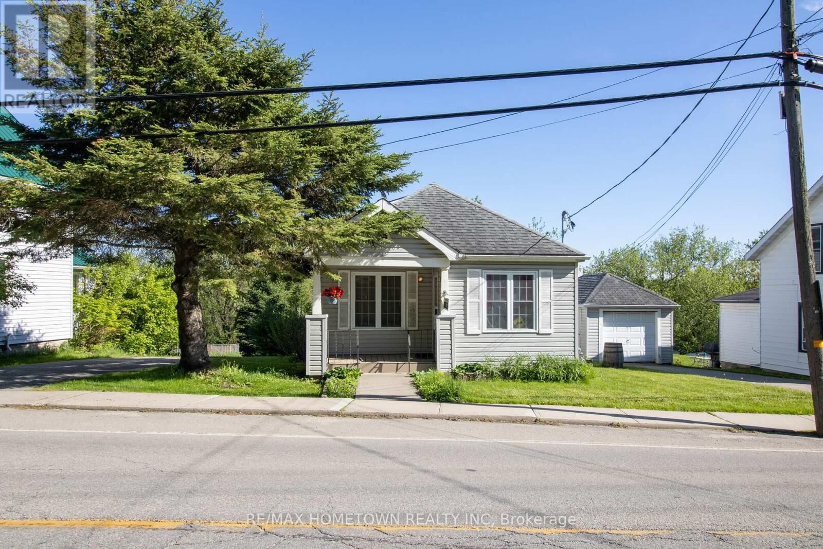 Property Photo:  17 Main Street East  ON K0E 1M0 