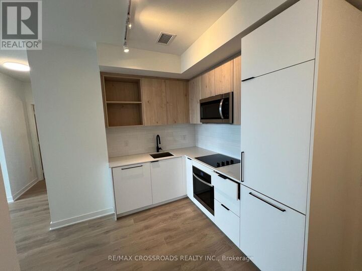 Property Photo:  1185 Dupont Street 801  ON M6H 0G5 