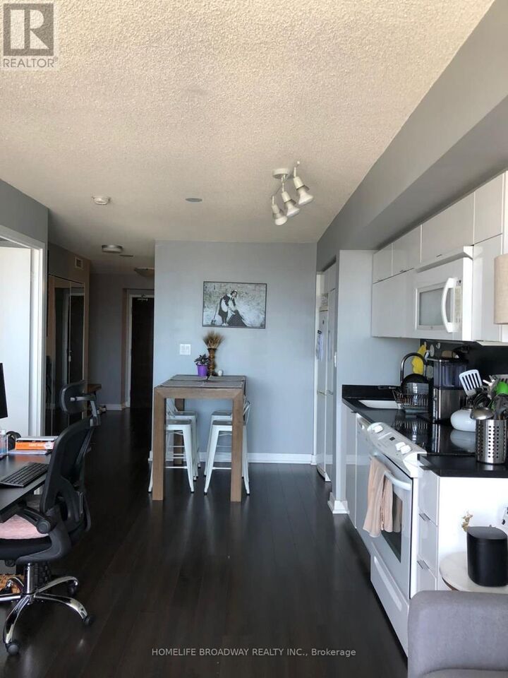 Property Photo:  21 Iceboat Terrace 1801  ON M5V 4A9 