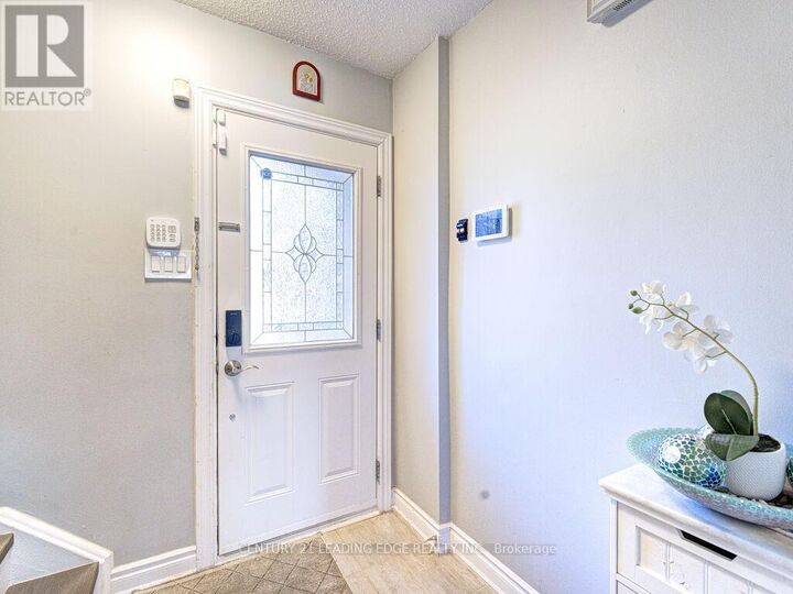 Property Photo:  1552 Lancaster Drive 56  ON L6H 2Z4 