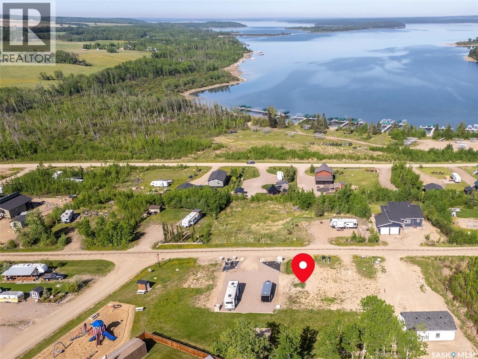 Property Photo: 915 Diamond Willow Drive SK S0M 1A0