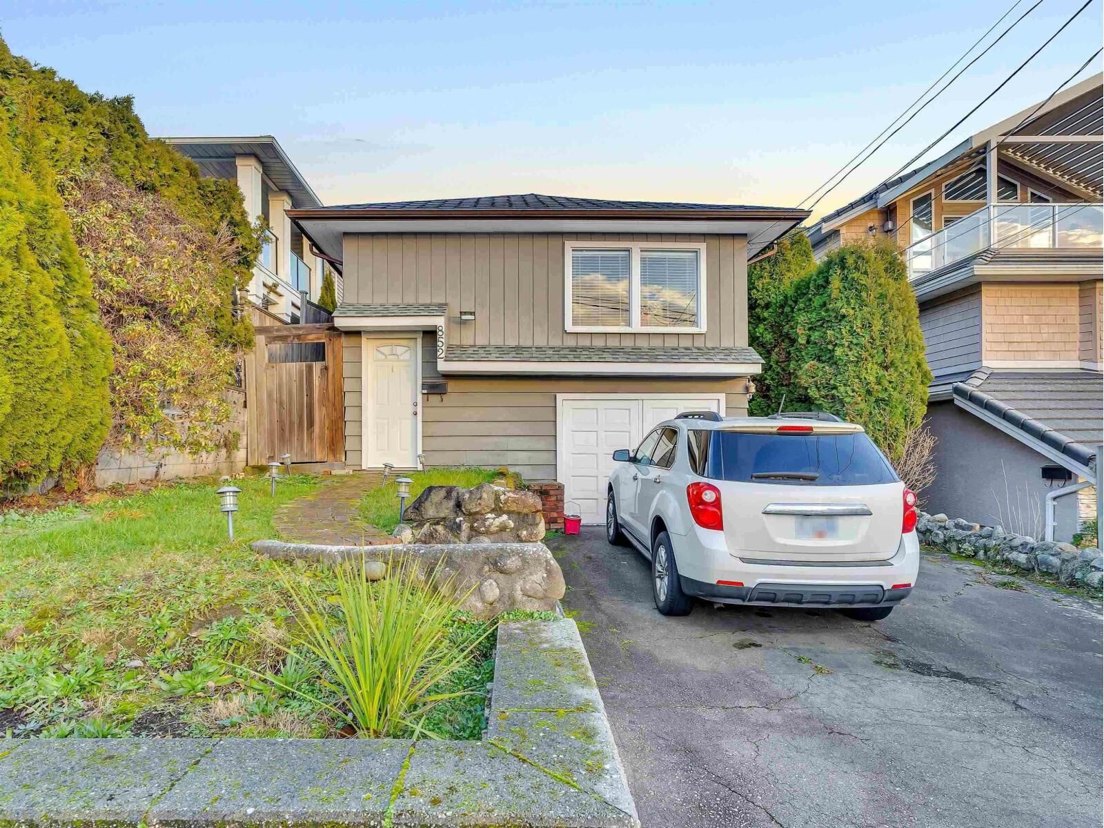 Property Photo:  852 Stevens Street  BC V4B 4X2 