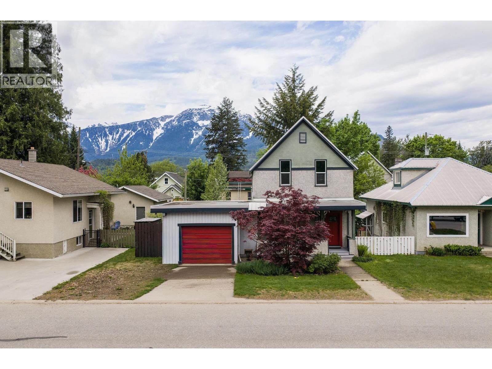 Photo de la propriété:  811 Second Street West  BC V0E 2S0 