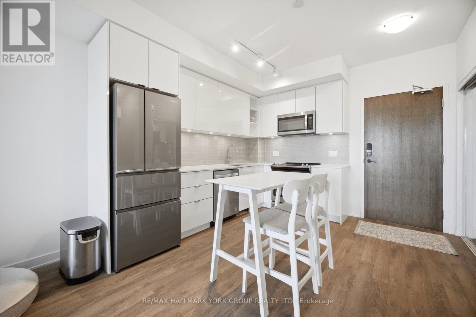 Property Photo:  100 Eagle Rock Way 623  ON L6A 5B9 