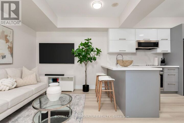 Property Photo:  59 East Liberty Street Th 111  ON M6K 3R1 