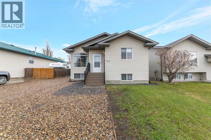 Property Photo:  1513 49 Avenue  SK S9V 2E7 