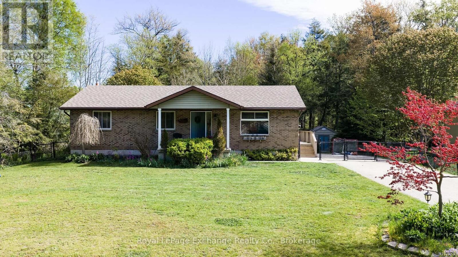 Property Photo:  609 Tuscarora Road  ON N2Z 2X3 