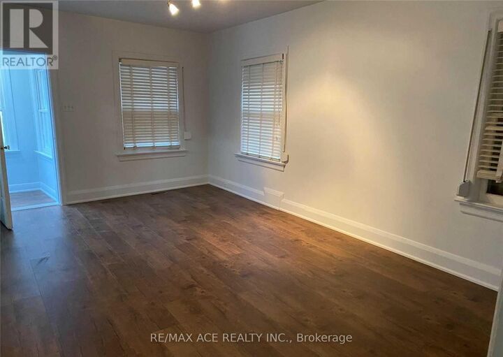 Property Photo:  54 Dale Avenue Main  ON M1J 3J5 