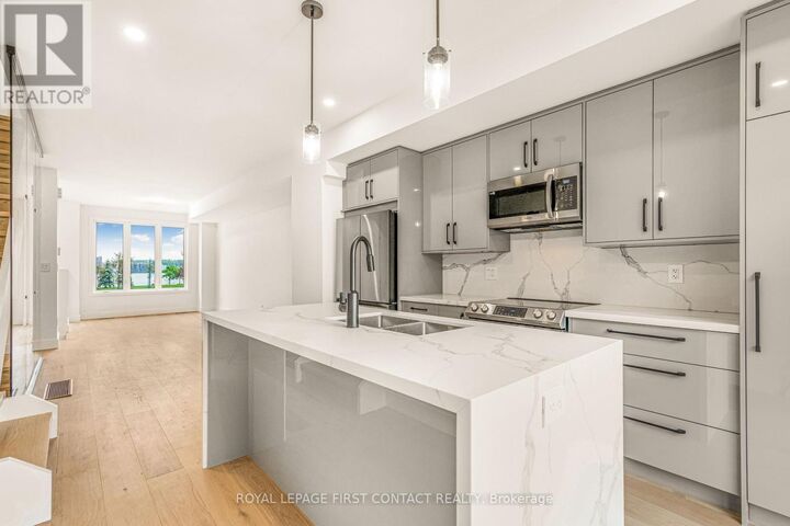 Property Photo: 4 Alderwood Lane ON L4N 3J2