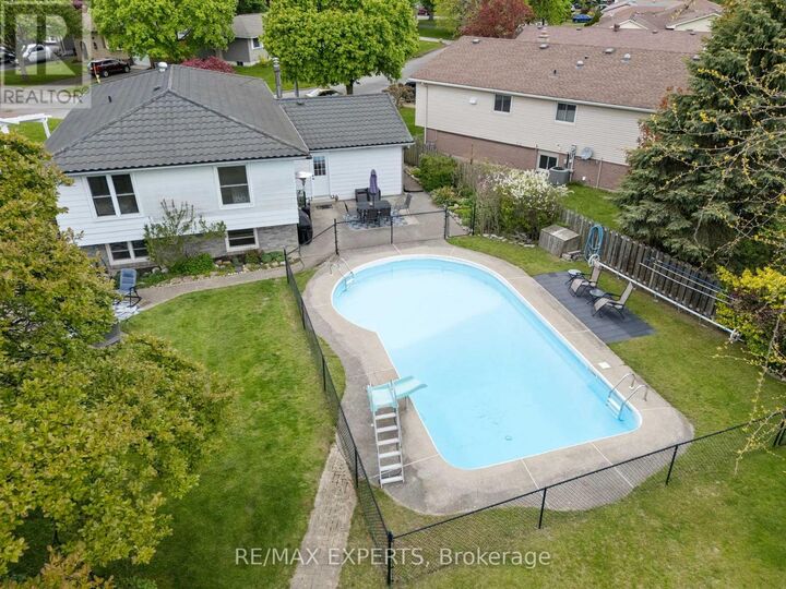 Property Photo: 32 Crestlynn Crescent ON N3Y 4V8