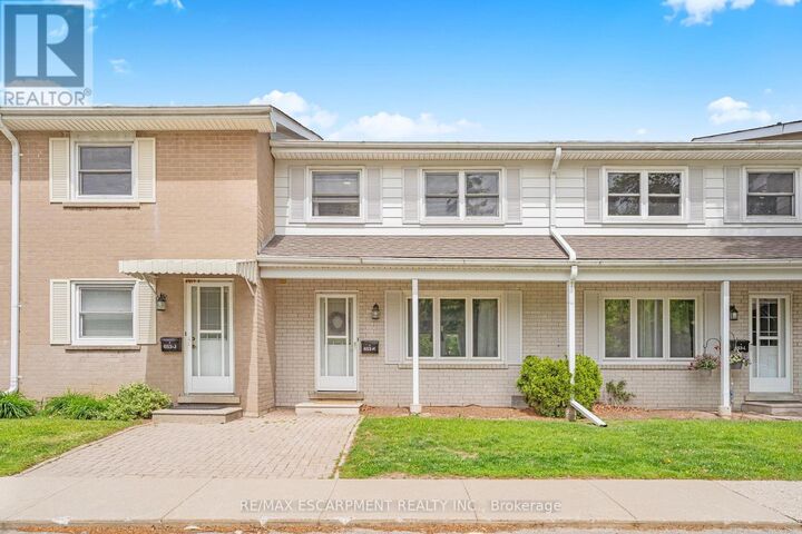 Property Photo: 653 Albert Street K ON N2L 3V5