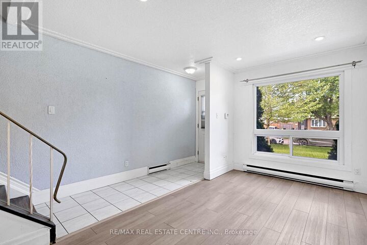 Property Photo:  71D Wellesley Crescent D  ON N5V 1J6 