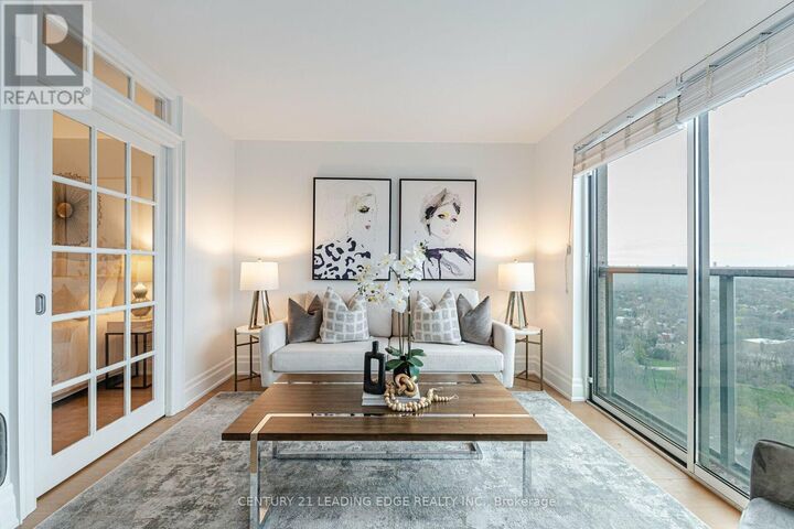 Property Photo:  8 Park Road 2906  ON M4W 3S5 