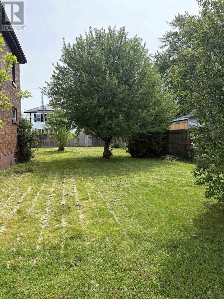 Property Photo:  28 Scholfield Avenue South  ON L3B 1N5 