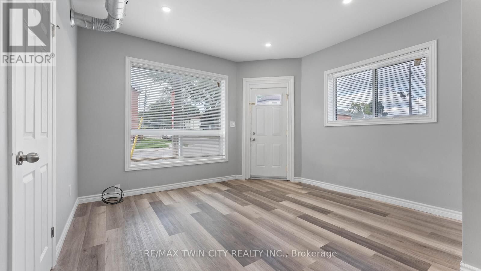 Property Photo: 140 North Superior Street North ON N3S 2L4