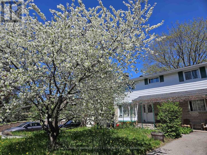 Photo de la propriété:  2061 Balharrie Avenue  ON K1G 1G2 