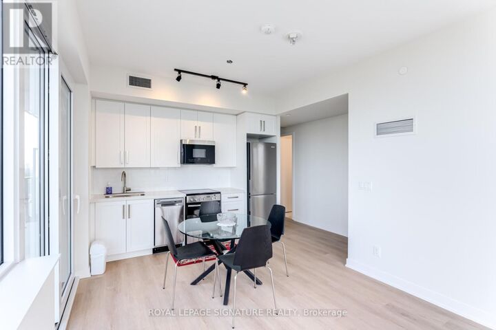 Property Photo:  15 Ellerslie Avenue 2508  ON M2N 0L7 