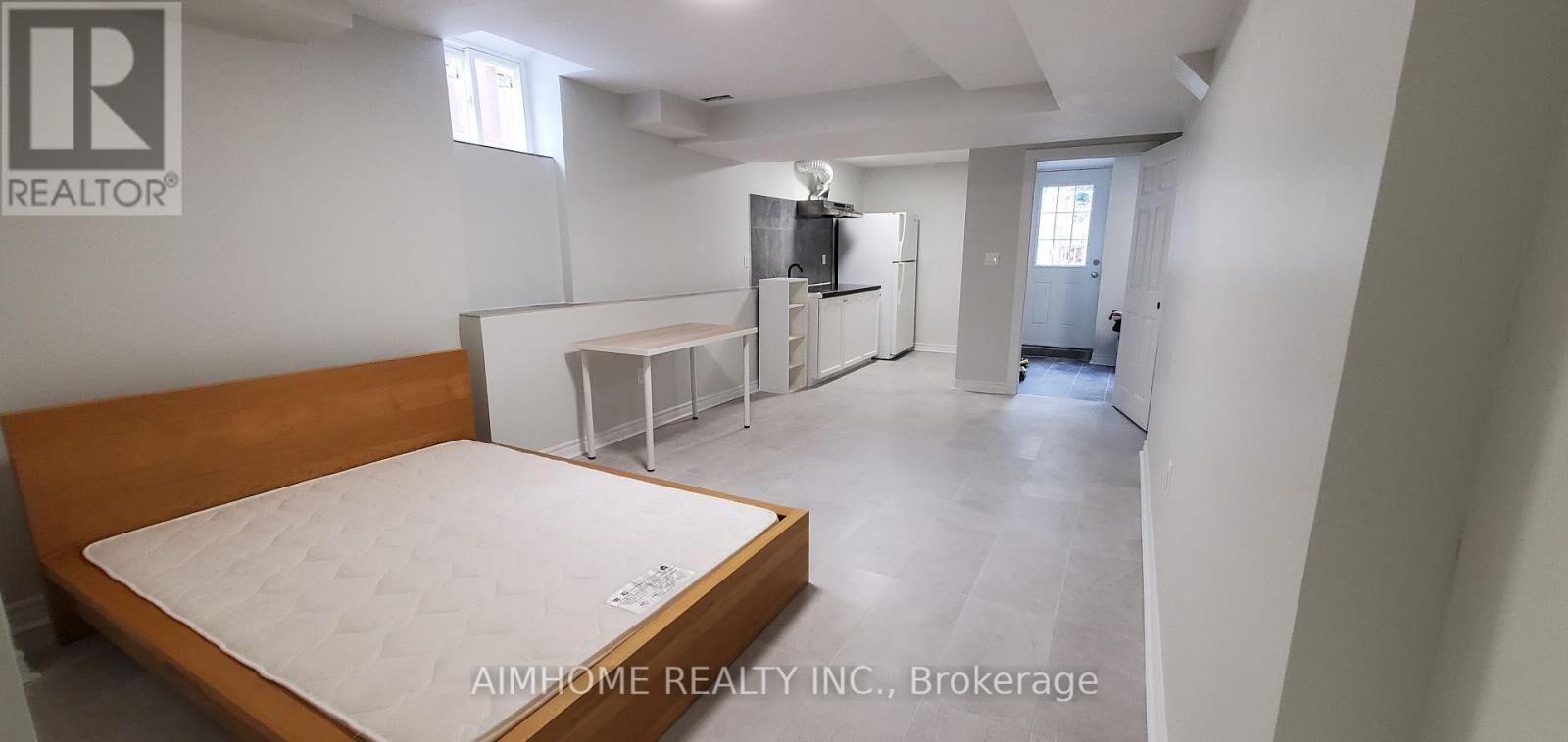 Property Photo: 10 Castleridge Drive B1 ON L4B 1P1