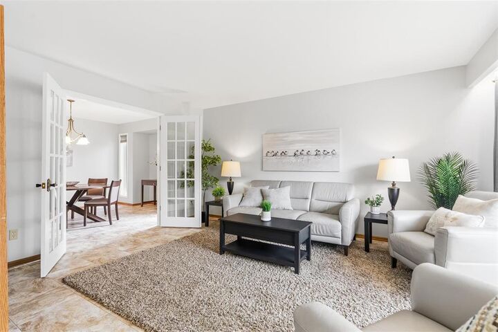 Property Photo: 103 Stoneham Crescent MB R2G 3L5