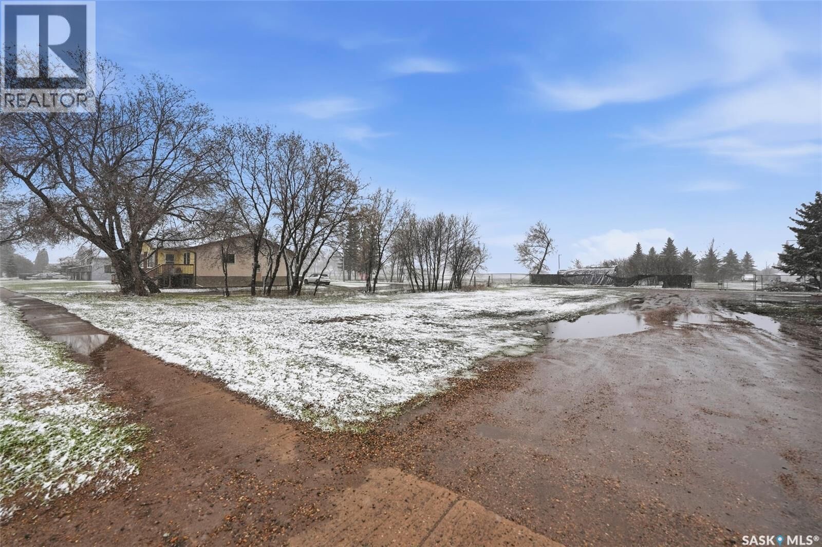 Property Photo:  743 7th Street E  SK S6V 0S9 