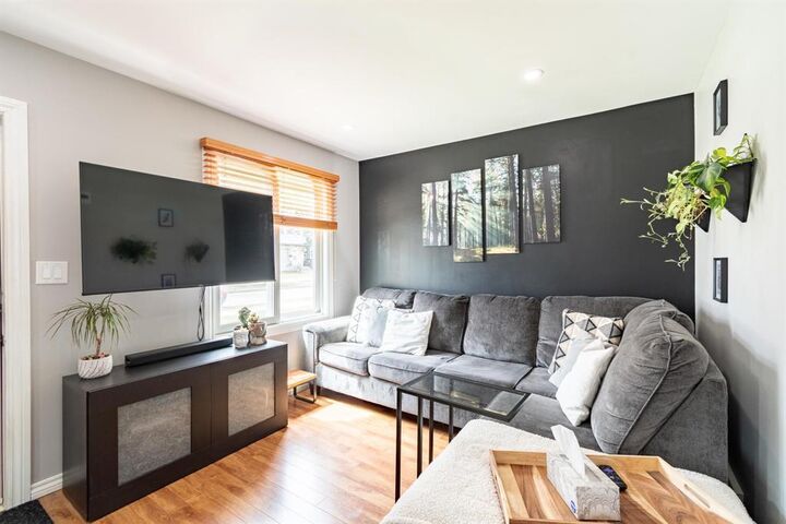 Property Photo: 221 Cheriton Avenue MB R2G 0E6
