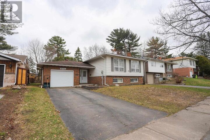 Photo de la propriété:  19 Country Club Pl  ON P6A 5Z8 