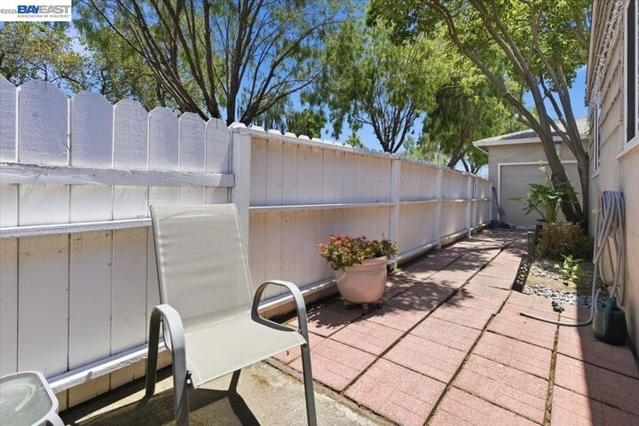Property Photo:  882 W Tennyson Rd  CA 94544 