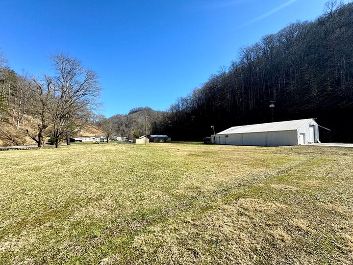 Property Photo:  4205 Feds Creek Road  KY 41566 